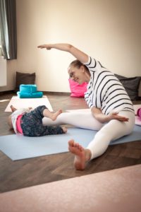 Baby Yoga mit Baby Kleinkind Weißensee Weissensee Pankow Treptow Mitte Berlin Antje Pohl Pekip
