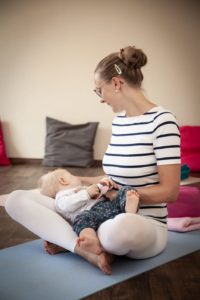 Baby Yoga mit Baby Kleinkind Weißensee Weissensee Pankow Treptow Mitte Berlin Antje Pohl Pekip